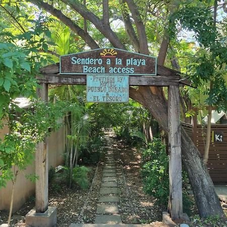Tsunami Hostel Tamarindo Eksteriør billede