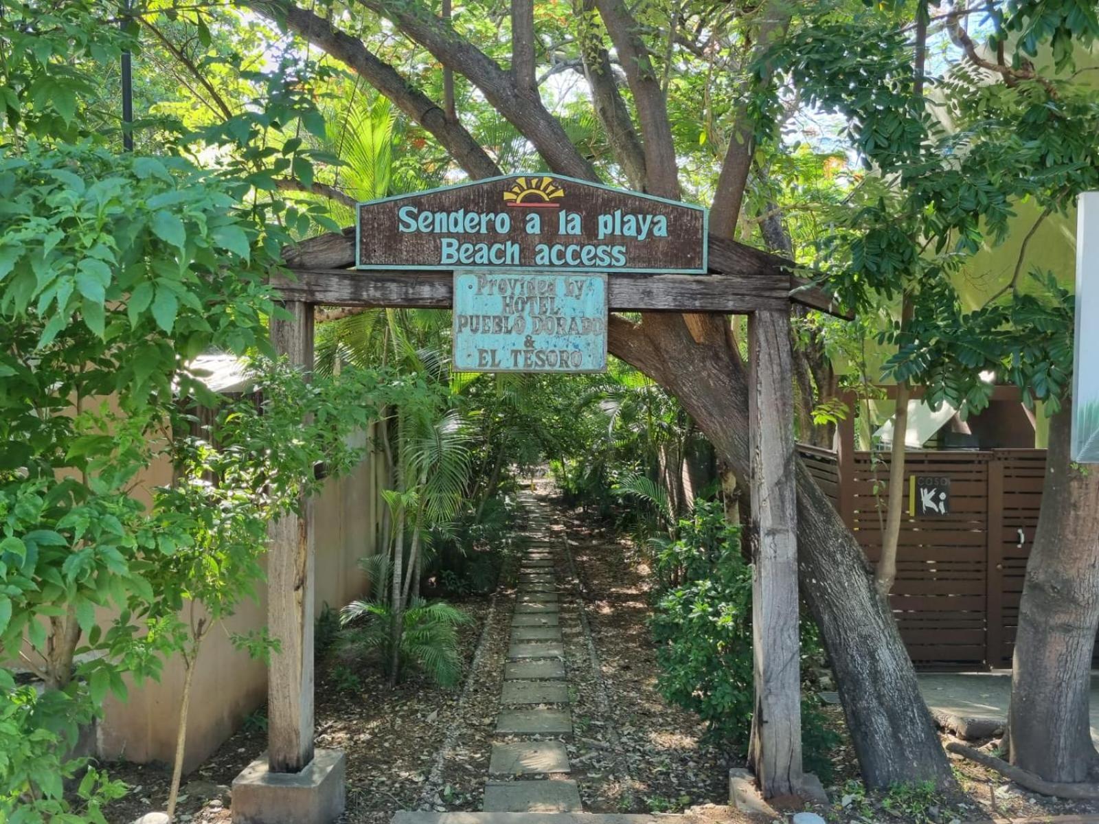 Tsunami Hostel Tamarindo Eksteriør billede
