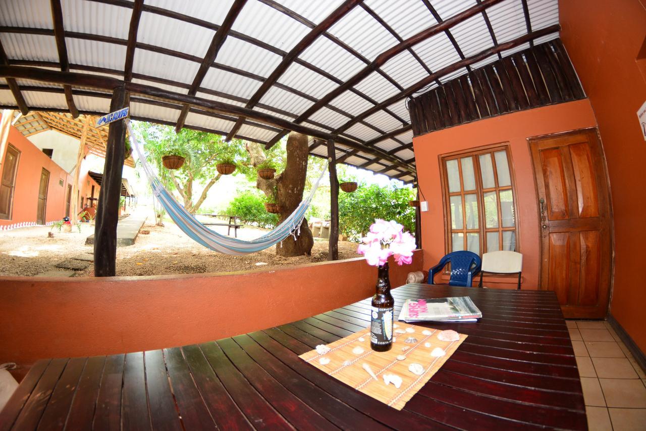 Tsunami Hostel Tamarindo Eksteriør billede