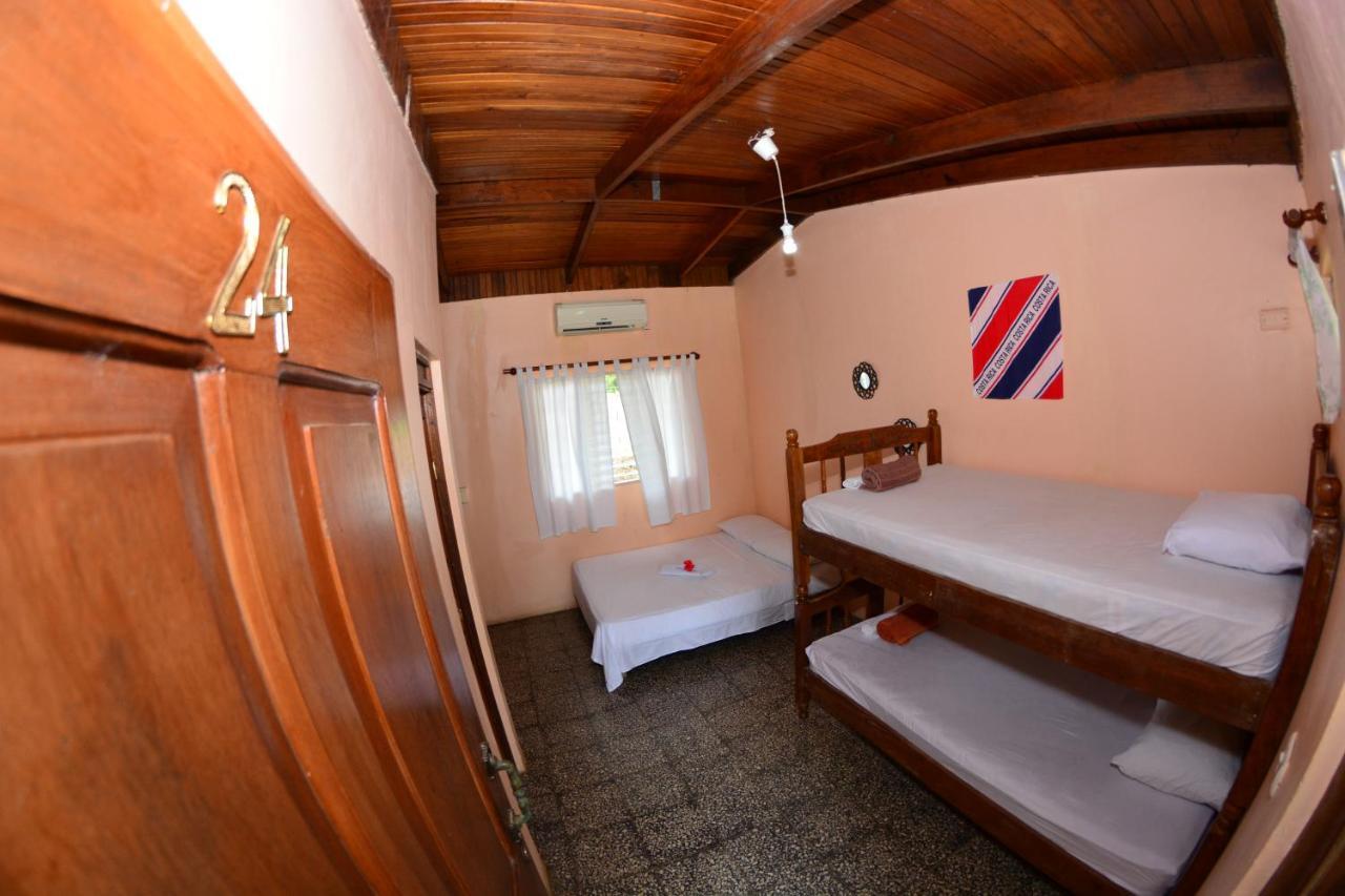 Tsunami Hostel Tamarindo Eksteriør billede