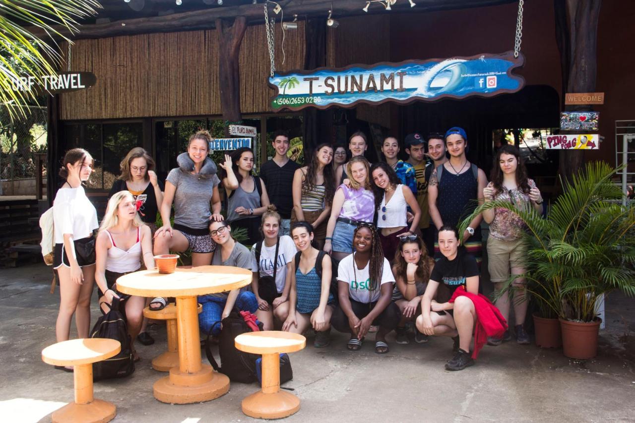 Tsunami Hostel Tamarindo Eksteriør billede
