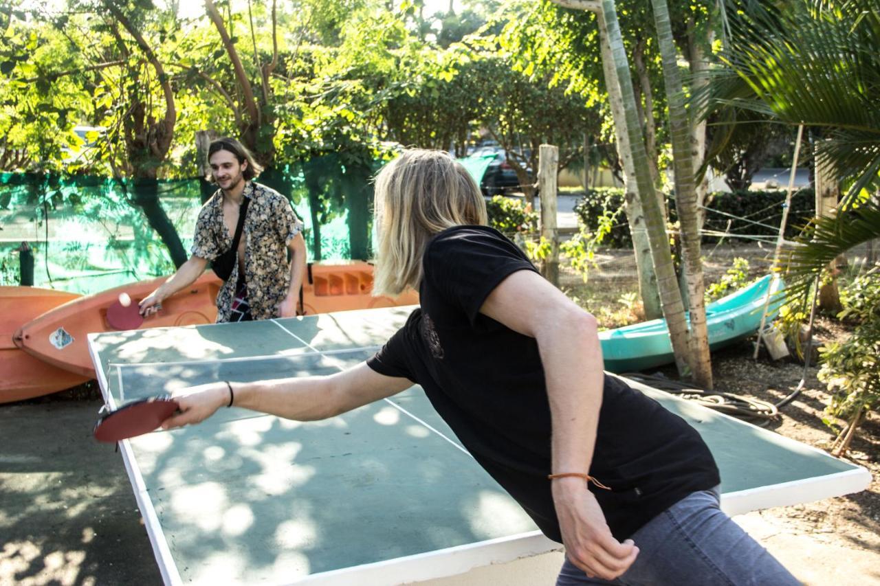 Tsunami Hostel Tamarindo Eksteriør billede