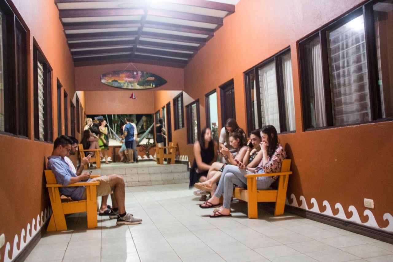 Tsunami Hostel Tamarindo Eksteriør billede