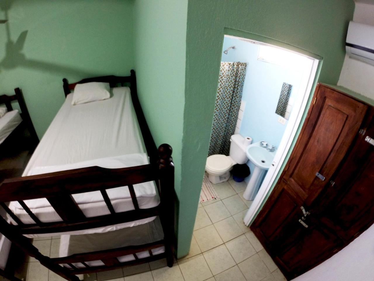 Tsunami Hostel Tamarindo Eksteriør billede