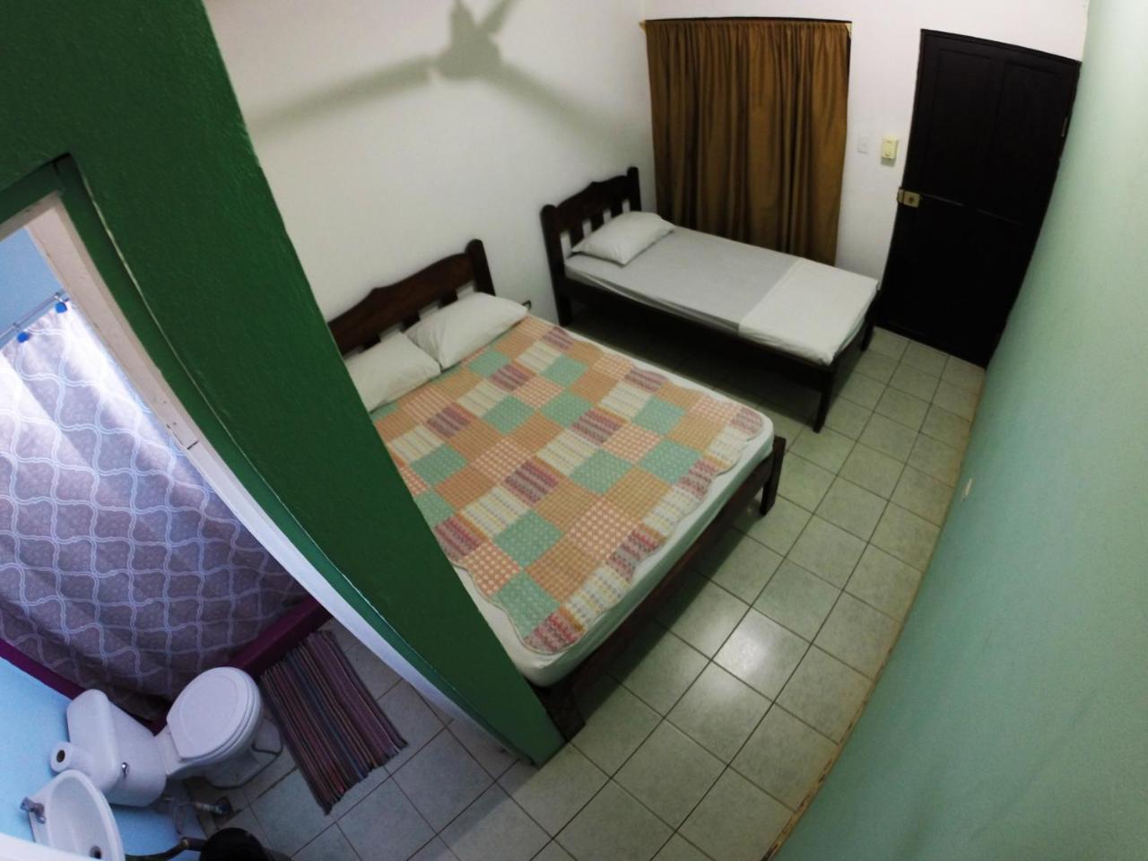 Tsunami Hostel Tamarindo Eksteriør billede