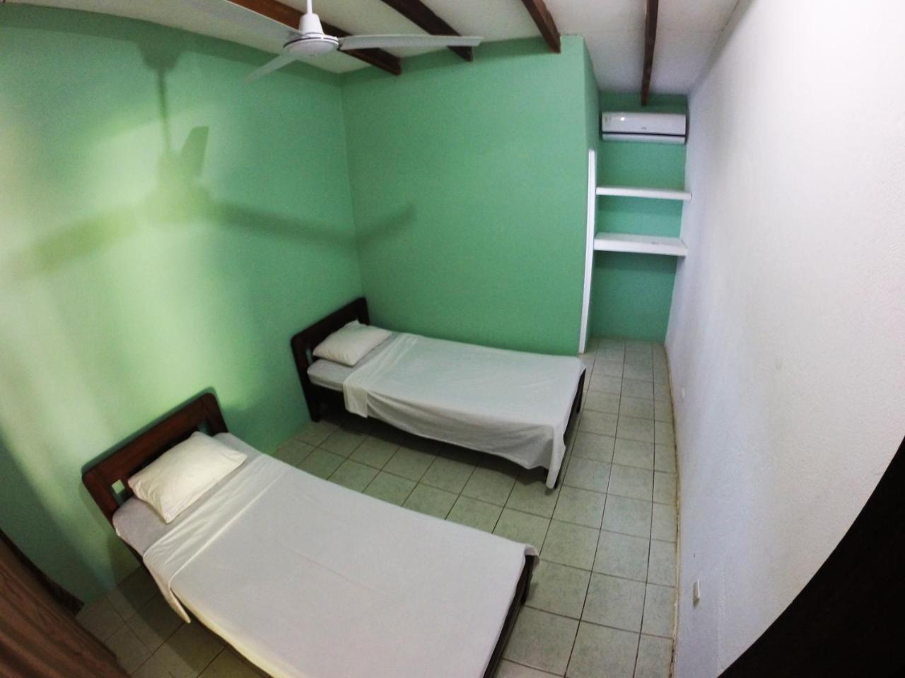 Tsunami Hostel Tamarindo Eksteriør billede