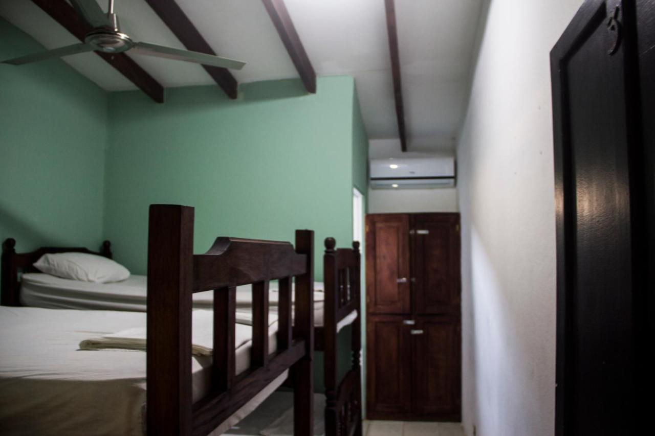 Tsunami Hostel Tamarindo Eksteriør billede